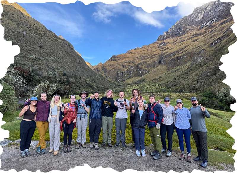 Tourists in Salkantay | Champions Perú Travel